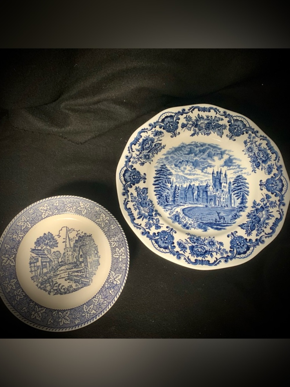 (2) Vintage Blue&White Decorative Plates Royal Homes of Britain & Homer Laughlin